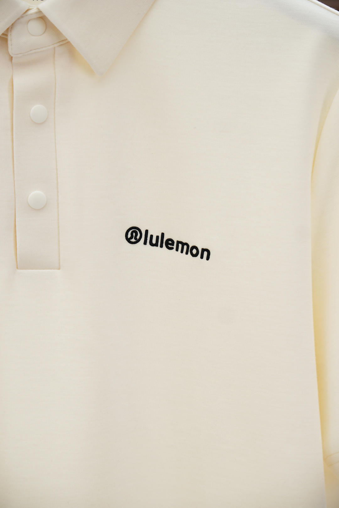 
Lulu-🍐2025ss秋冬专柜同款同步上新短袖醋酸天丝羊毛针织面料 一体起脚针织 高端人士必备单品，