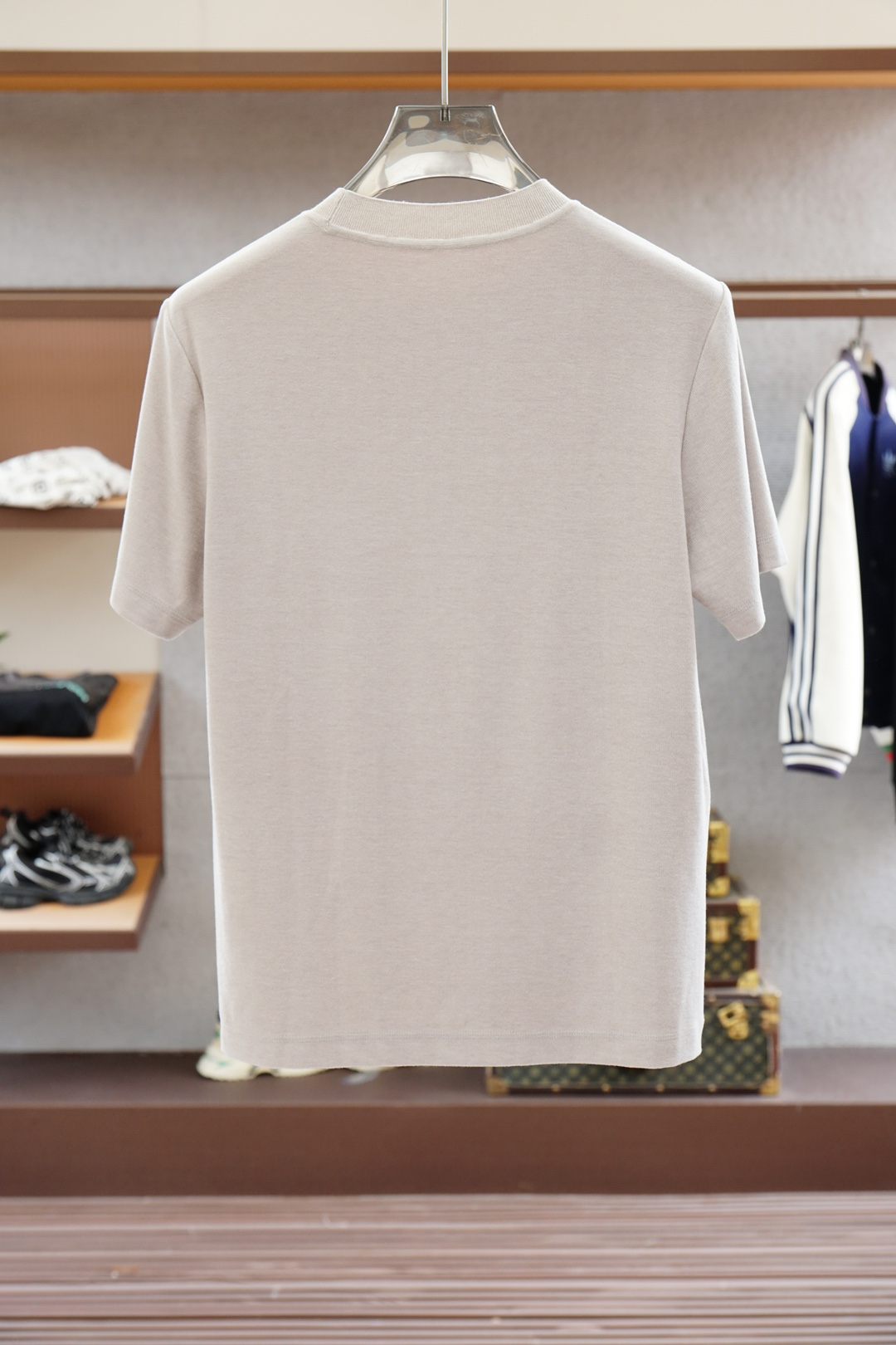 
Prada普拉达-高级成衣 2025秋冬打底系列！熟男 轻熟男 最爱款式 最经典净色通勤百搭帅气的圆领