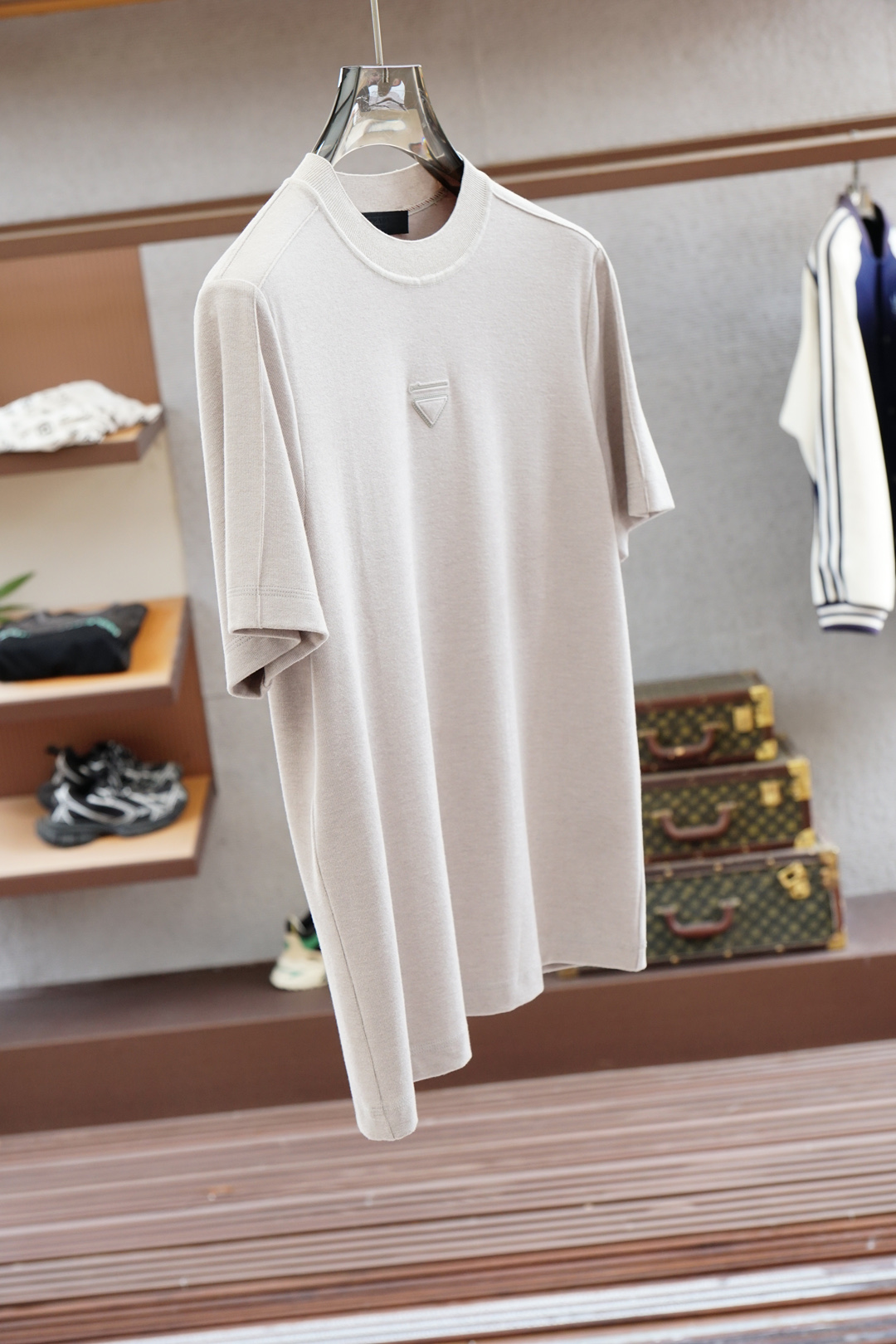 
Prada普拉达-高级成衣 2025秋冬打底系列！熟男 轻熟男 最爱款式 最经典净色通勤百搭帅气的圆领