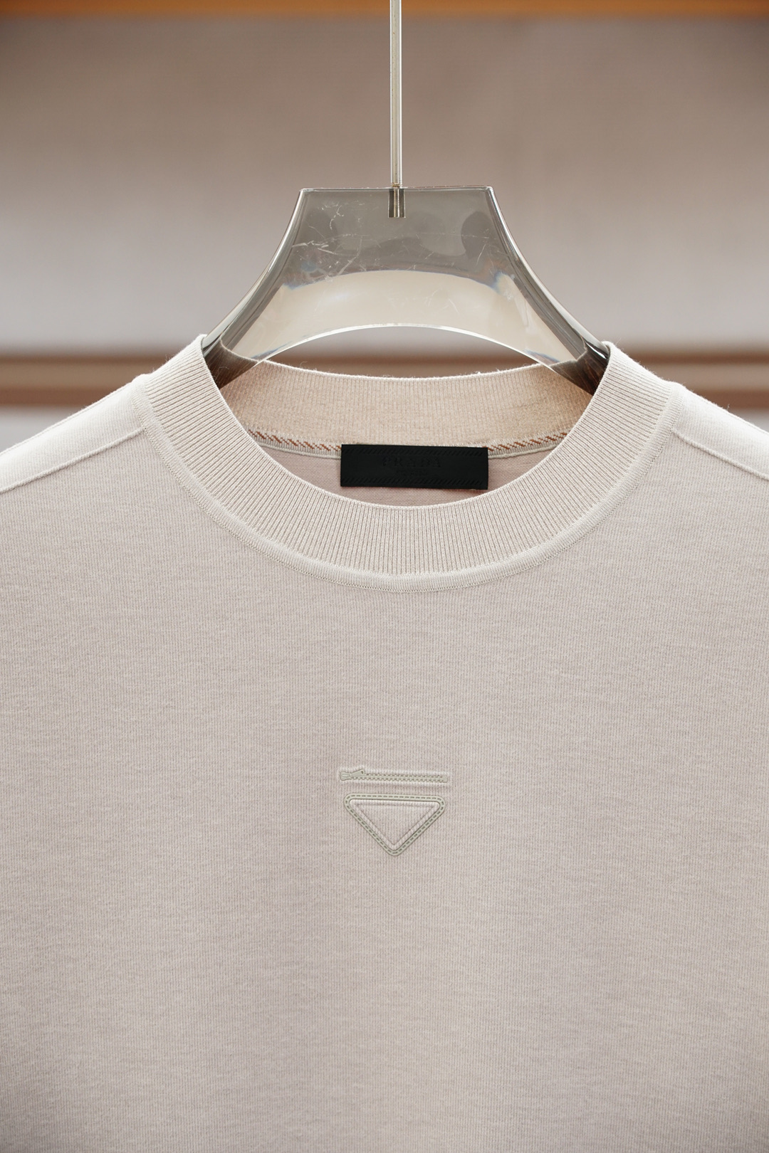 
Prada普拉达-高级成衣 2025秋冬打底系列！熟男 轻熟男 最爱款式 最经典净色通勤百搭帅气的圆领