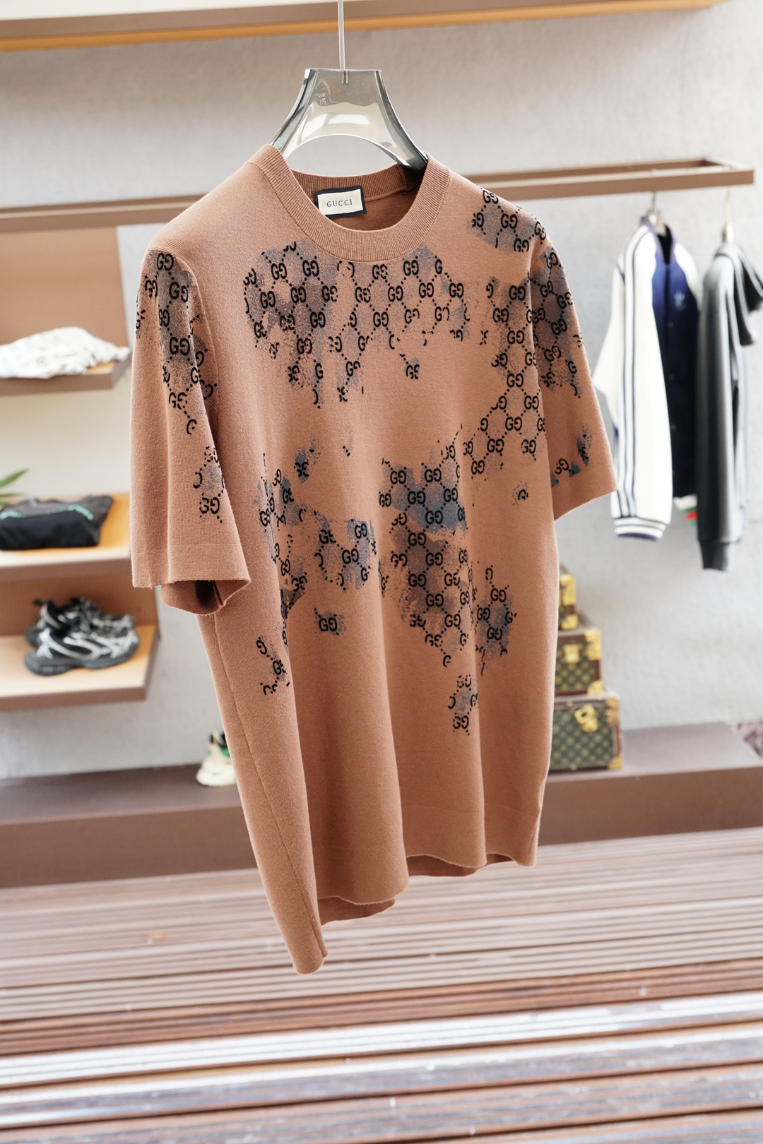 
Gucci 古奇
高级成衣 2025秋冬打底系列！熟男 轻熟男 最爱款式 最经典净色通勤百搭帅气的圆领