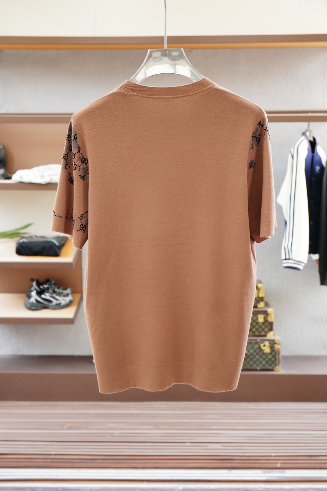 
Gucci 古奇
高级成衣 2025秋冬打底系列！熟男 轻熟男 最爱款式 最经典净色通勤百搭帅气的圆领