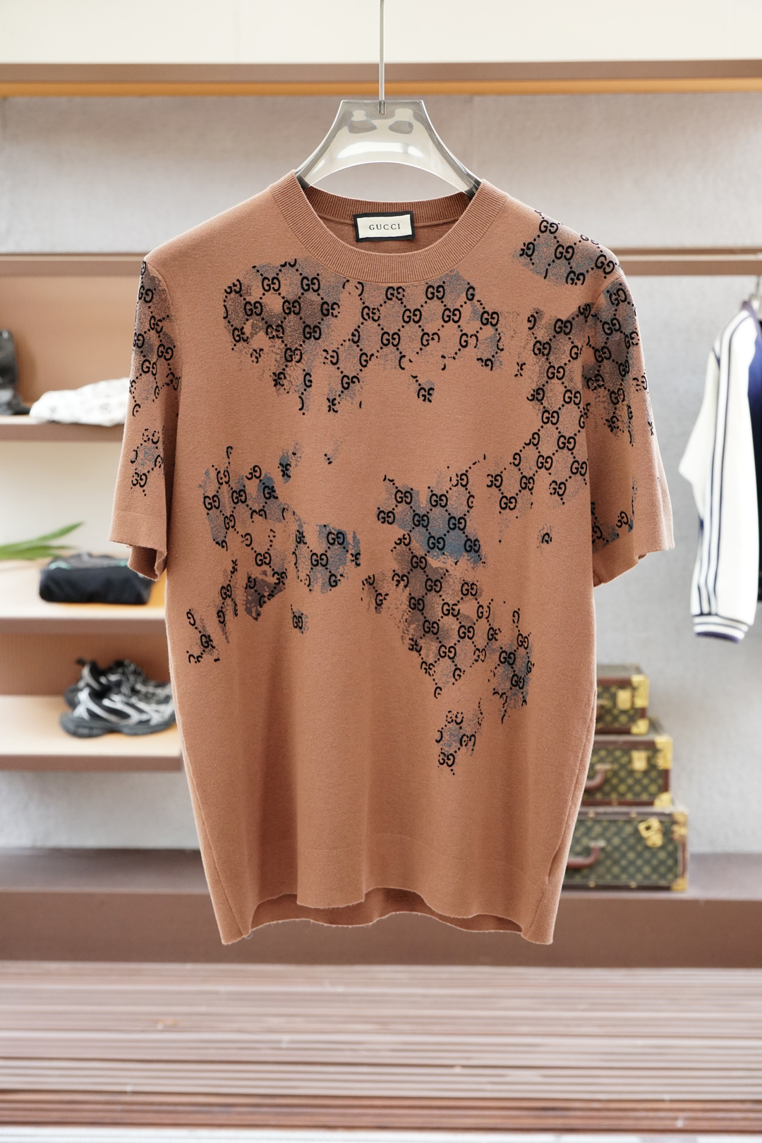 
Gucci 古奇
高级成衣 2025秋冬打底系列！熟男 轻熟男 最爱款式 最经典净色通勤百搭帅气的圆领