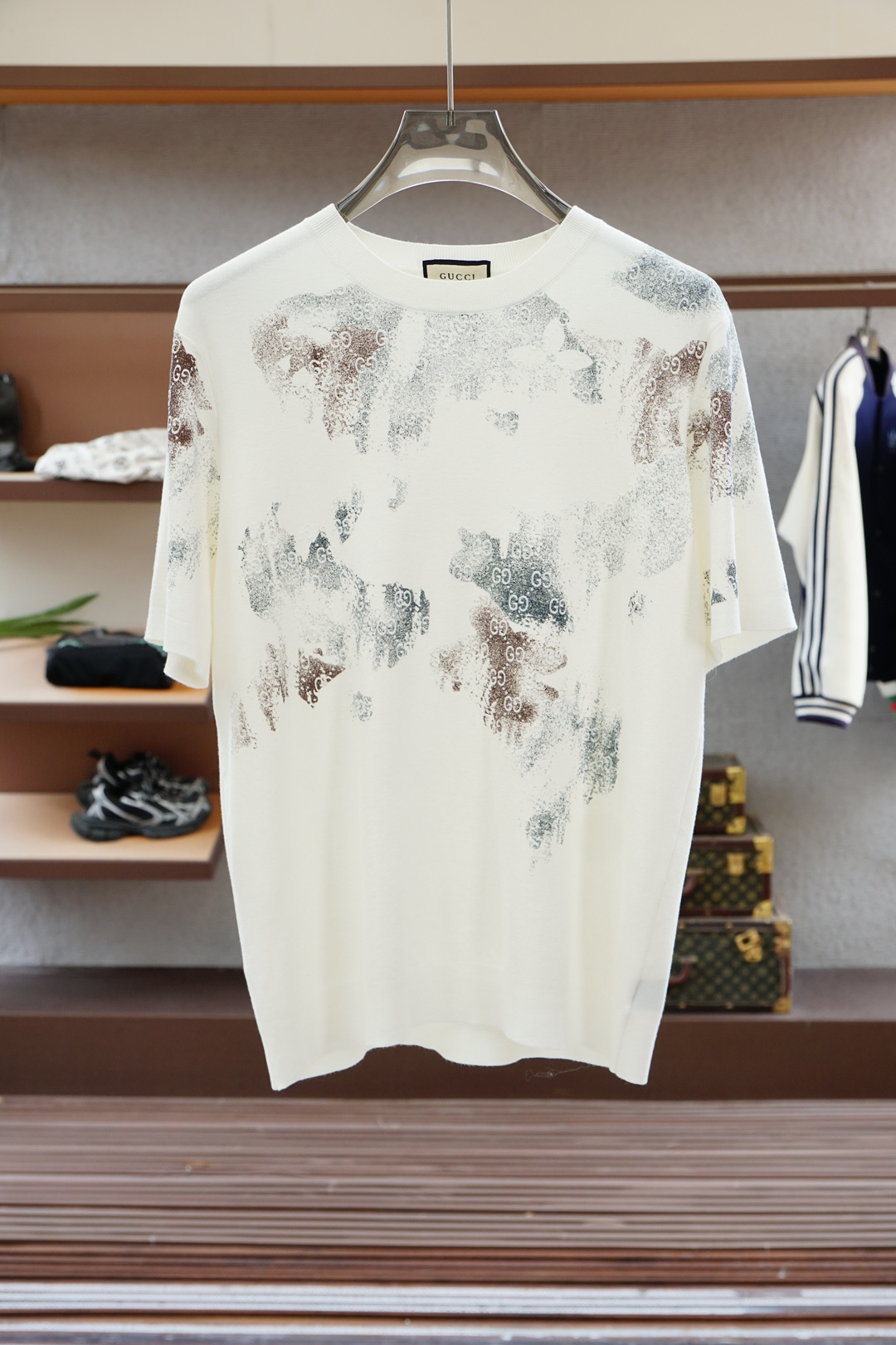 
Gucci 古奇
高级成衣 2025秋冬打底系列！熟男 轻熟男 最爱款式 最经典净色通勤百搭帅气的圆领