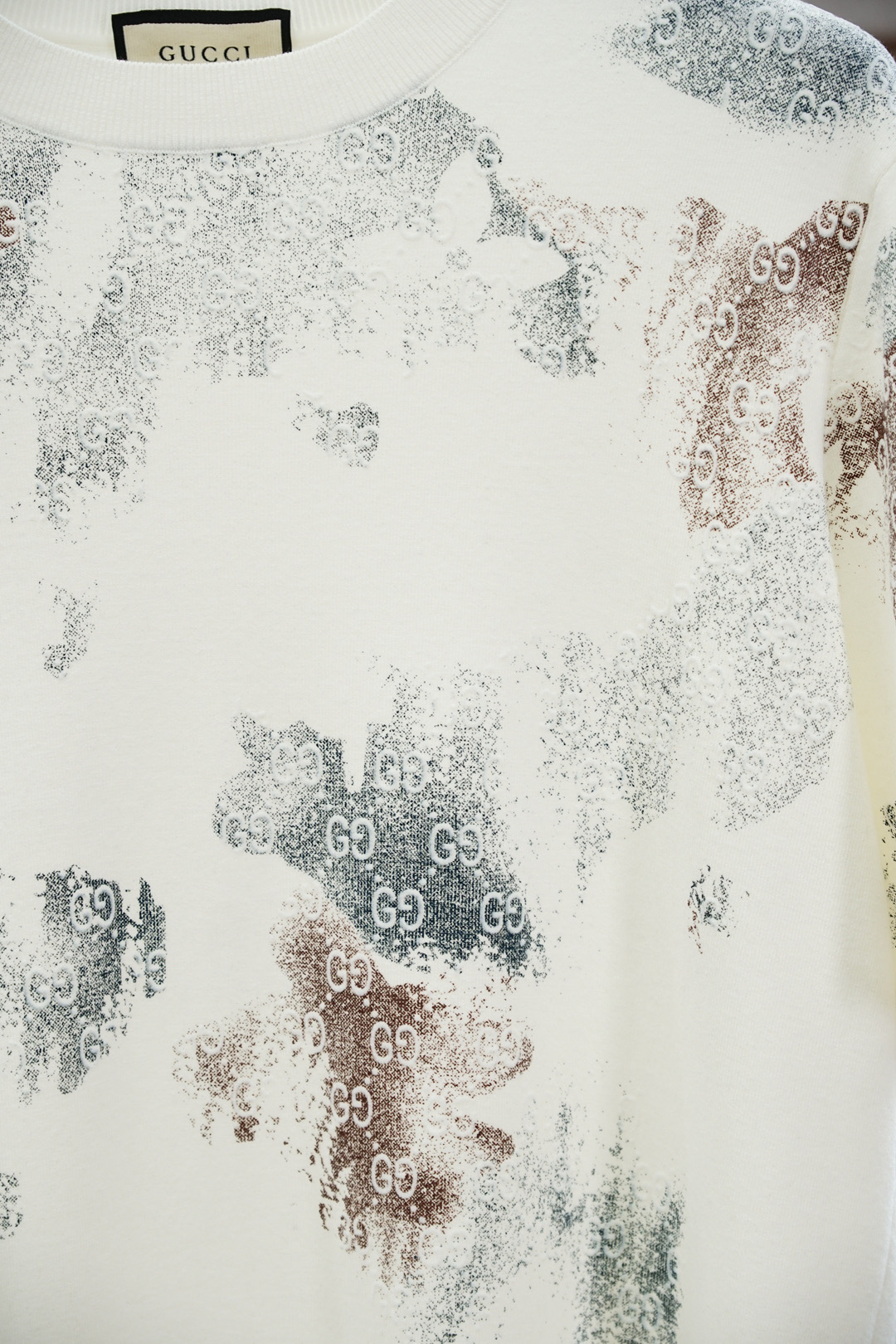 
Gucci 古奇
高级成衣 2025秋冬打底系列！熟男 轻熟男 最爱款式 最经典净色通勤百搭帅气的圆领