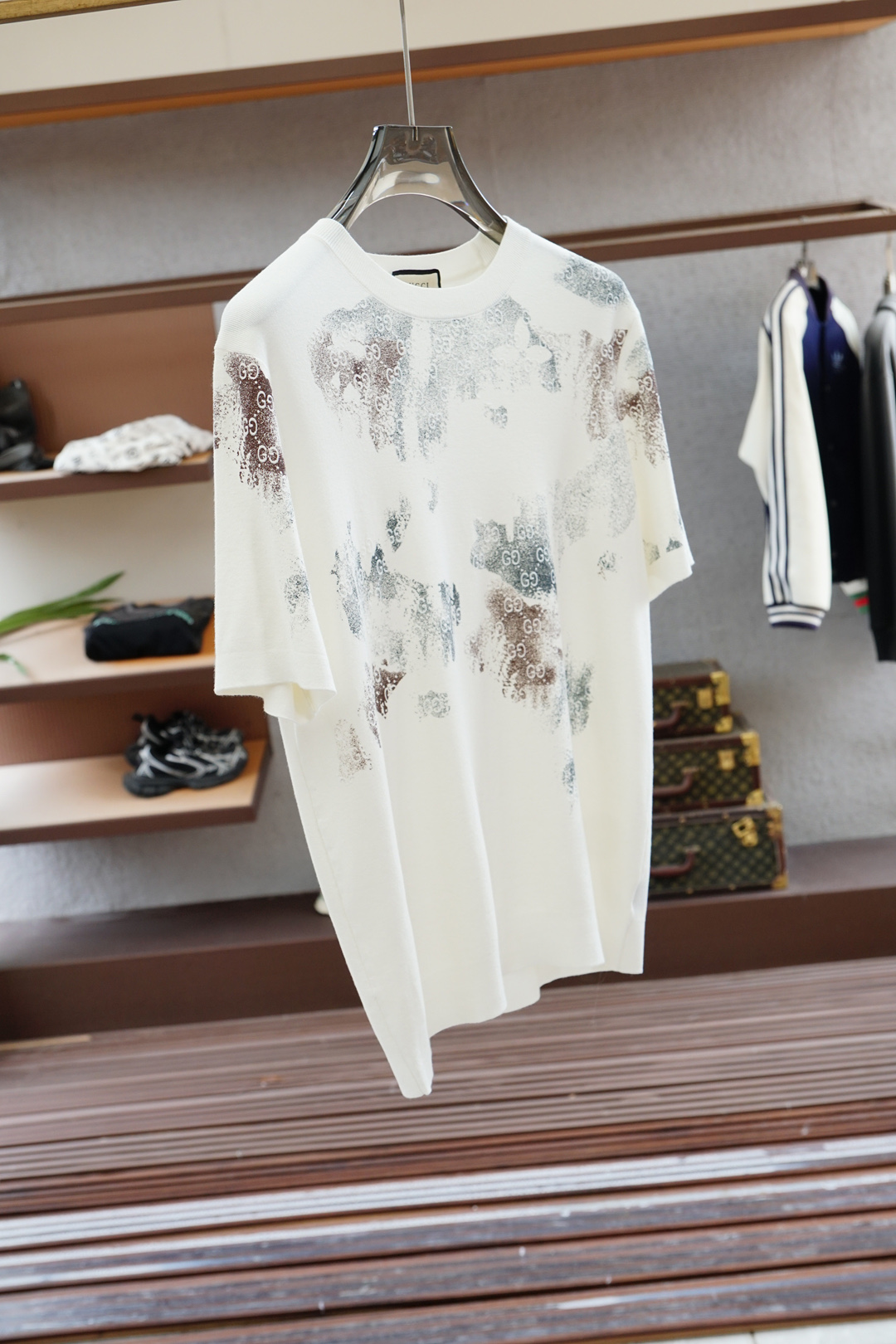 
Gucci 古奇
高级成衣 2025秋冬打底系列！熟男 轻熟男 最爱款式 最经典净色通勤百搭帅气的圆领