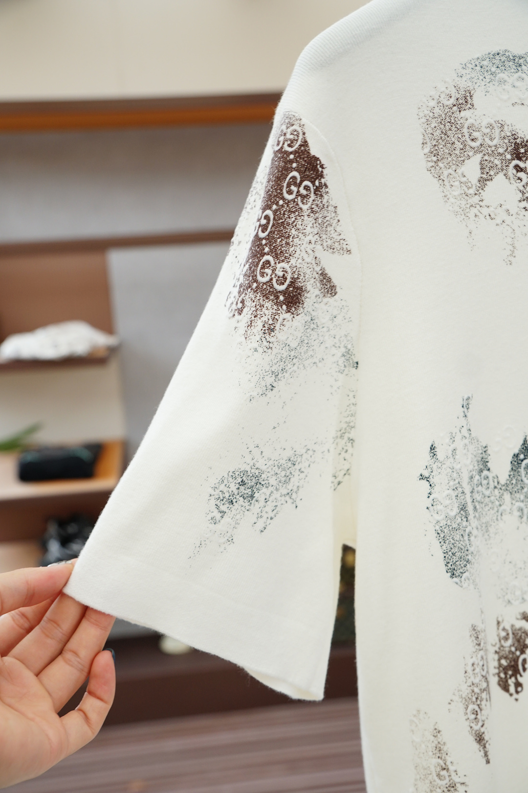 
Gucci 古奇
高级成衣 2025秋冬打底系列！熟男 轻熟男 最爱款式 最经典净色通勤百搭帅气的圆领