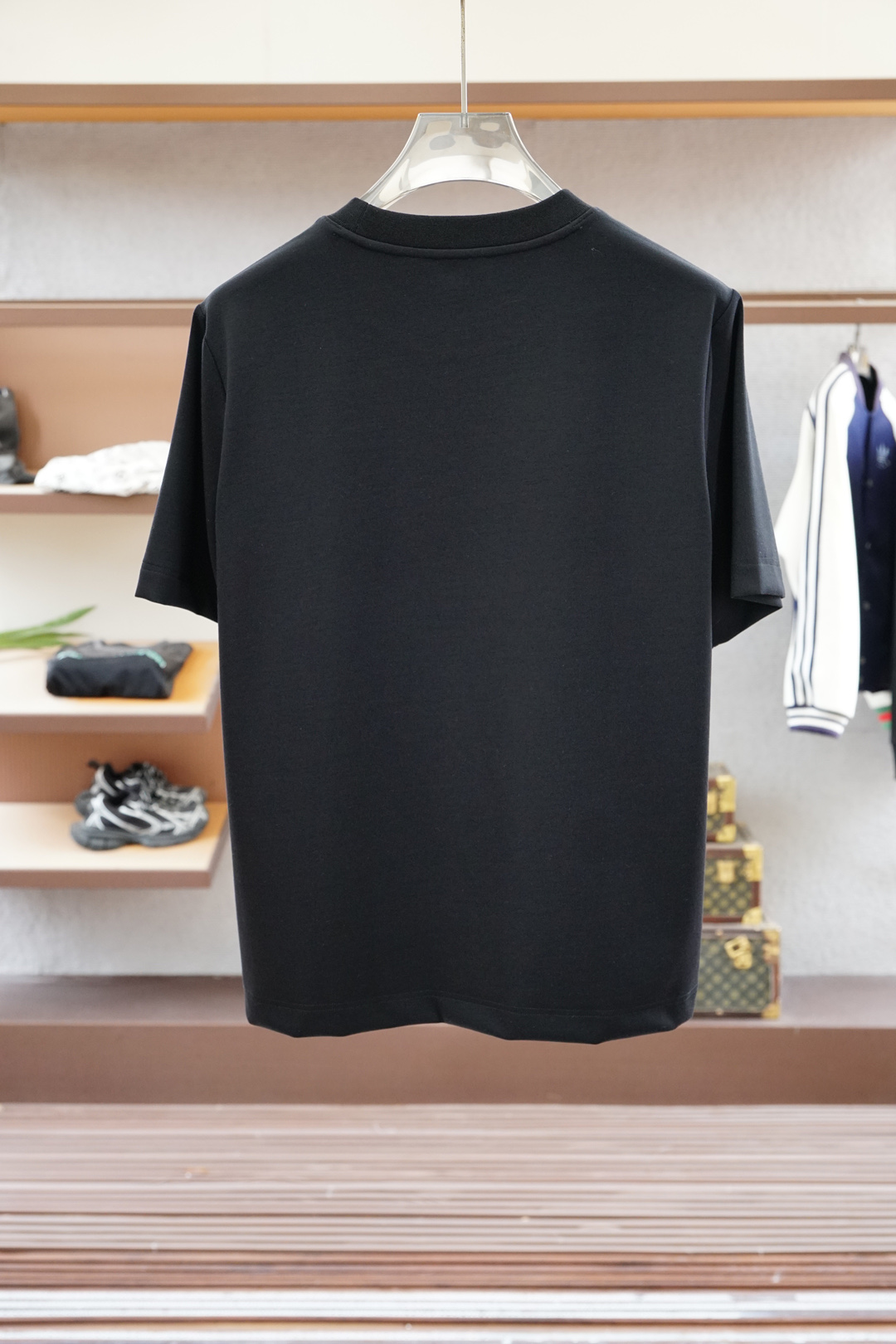 
欧跑/高级成衣 2025秋冬打底系列！熟男 轻熟男 最爱款式 最经典净色通勤百搭帅气的圆领短袖打底衫 