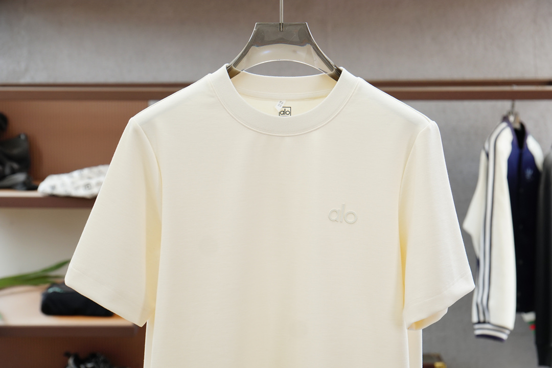 
欧跑/高级成衣 2025秋冬打底系列！熟男 轻熟男 最爱款式 最经典净色通勤百搭帅气的圆领短袖打底衫 