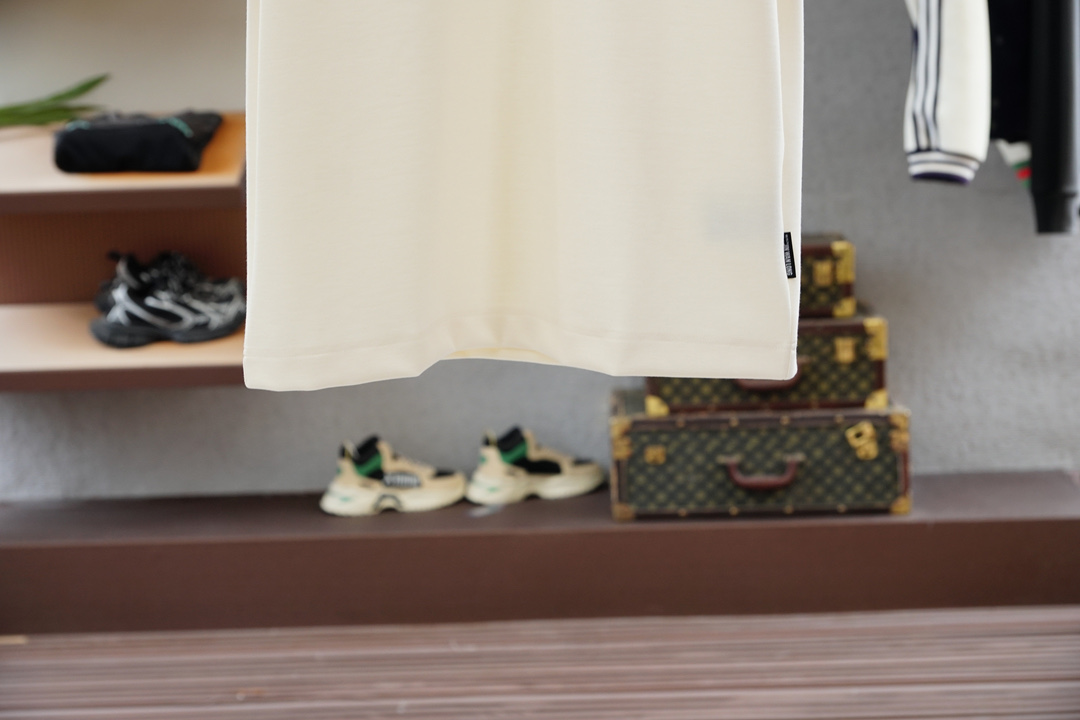 
欧跑/高级成衣 2025秋冬打底系列！熟男 轻熟男 最爱款式 最经典净色通勤百搭帅气的圆领短袖打底衫 