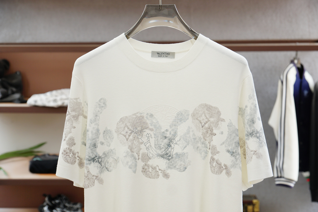 
范思哲，高级成衣 2025秋冬打底系列！熟男 轻熟男 最爱款式 最经典净色通勤百搭帅气的圆领短袖打底衫