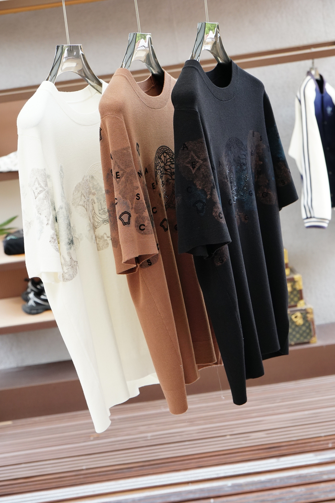 
范思哲，高级成衣 2025秋冬打底系列！熟男 轻熟男 最爱款式 最经典净色通勤百搭帅气的圆领短袖打底衫