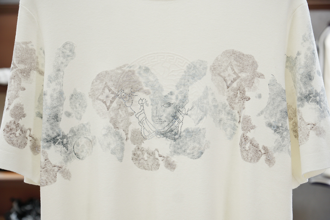 
范思哲，高级成衣 2025秋冬打底系列！熟男 轻熟男 最爱款式 最经典净色通勤百搭帅气的圆领短袖打底衫