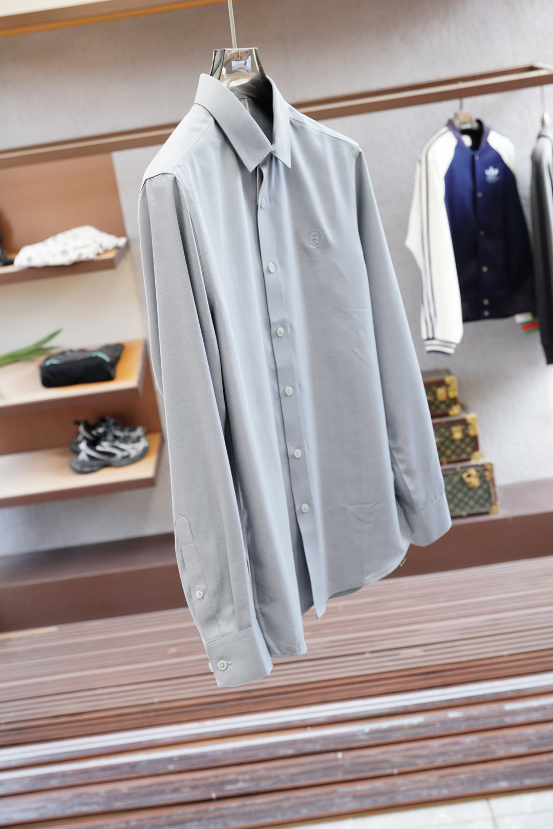 Hermes爱马仕-2025 Fw秋冬新款系列🍂#H圆形绣花标志三色长袖衬衣每年都会出这种经典款的单品，