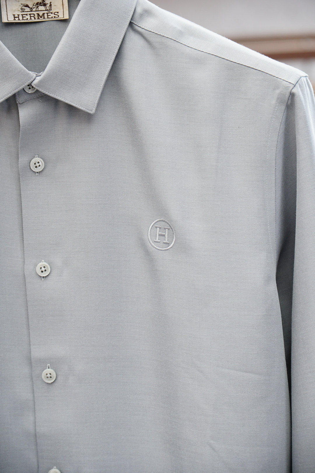 Hermes爱马仕-2025 Fw秋冬新款系列🍂#H圆形绣花标志三色长袖衬衣每年都会出这种经典款的单品，