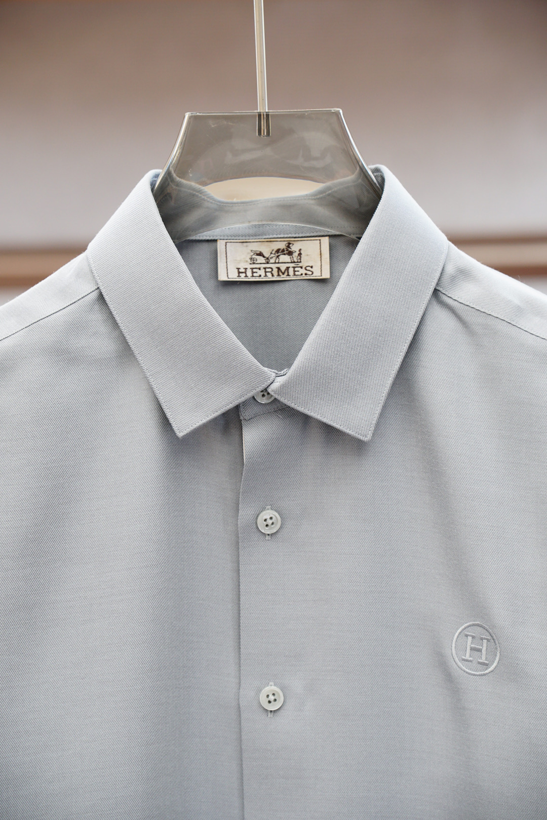 Hermes爱马仕-2025 Fw秋冬新款系列🍂#H圆形绣花标志三色长袖衬衣每年都会出这种经典款的单品，