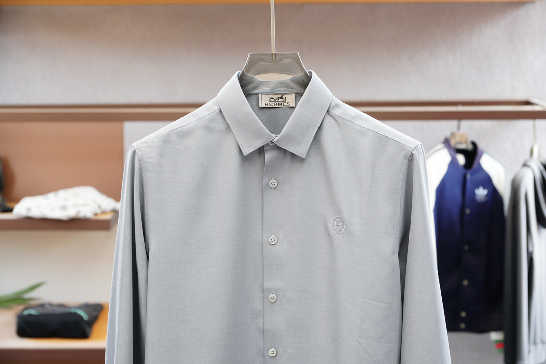 Hermes爱马仕-2025 Fw秋冬新款系列🍂#H圆形绣花标志三色长袖衬衣每年都会出这种经典款的单品，