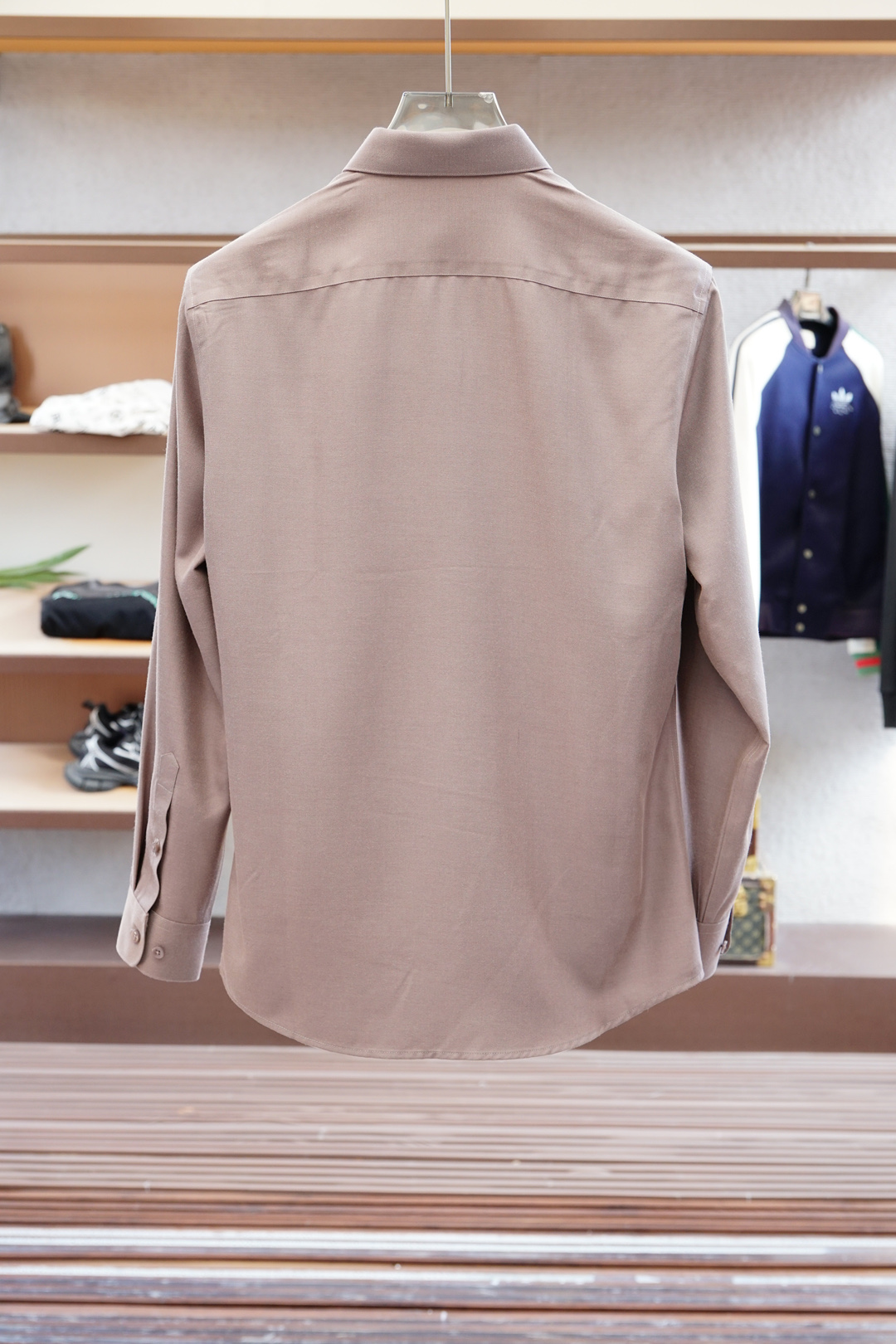 Hermes爱马仕-2025 Fw秋冬新款系列🍂#H圆形绣花标志三色长袖衬衣每年都会出这种经典款的单品，