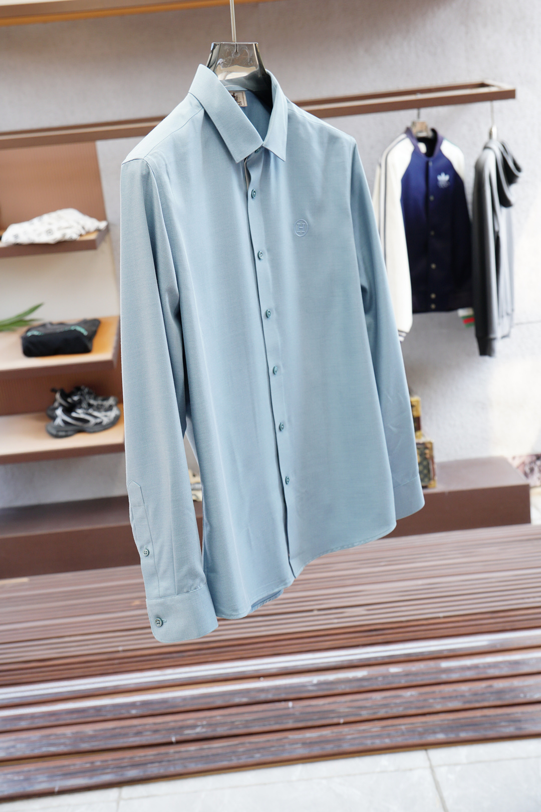 Hermes爱马仕-2025 Fw秋冬新款系列🍂#H圆形绣花标志三色长袖衬衣每年都会出这种经典款的单品，