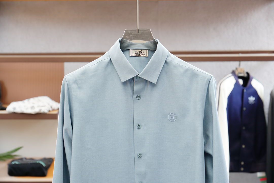 Hermes爱马仕-2025 Fw秋冬新款系列🍂#H圆形绣花标志三色长袖衬衣每年都会出这种经典款的单品，