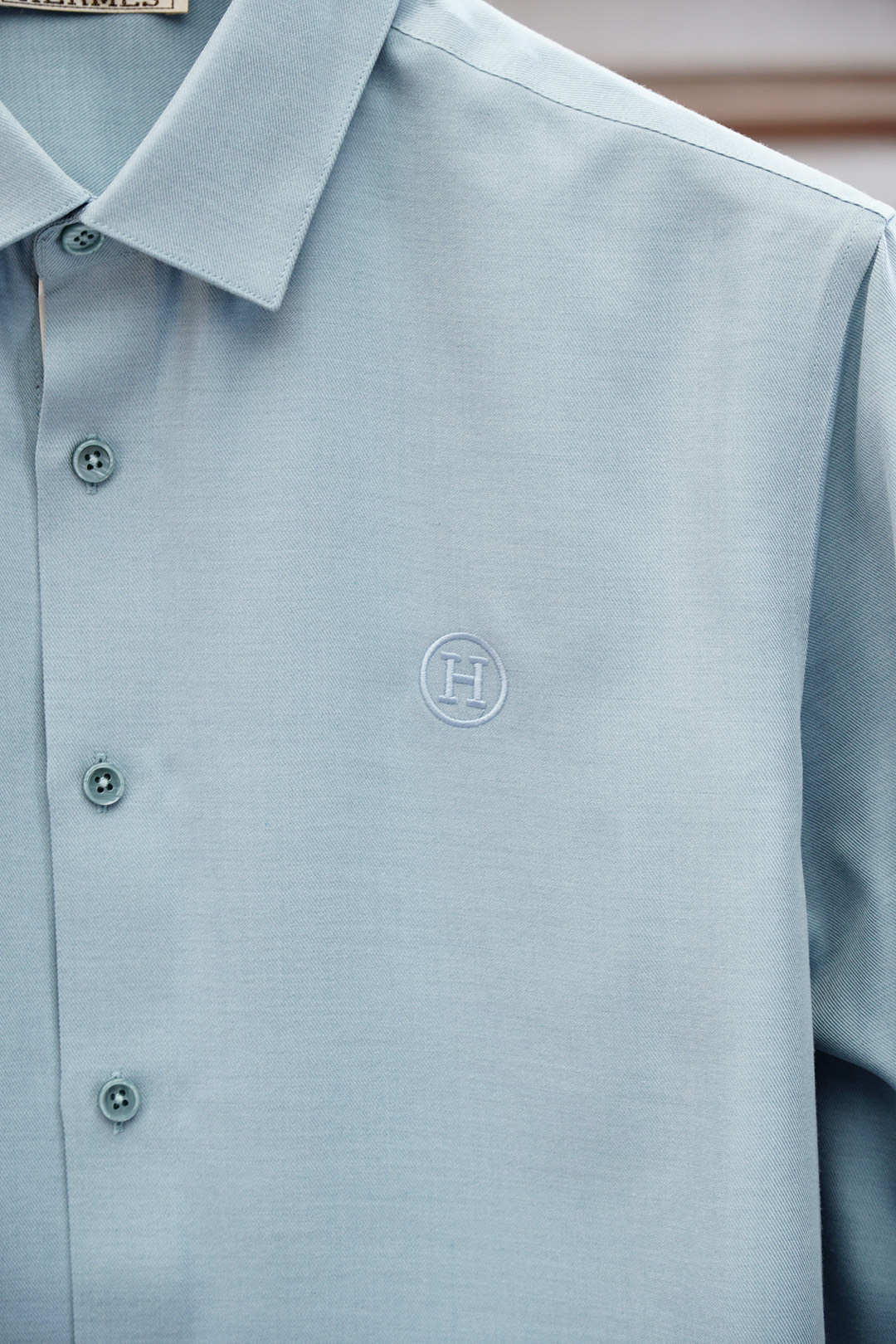 Hermes爱马仕-2025 Fw秋冬新款系列🍂#H圆形绣花标志三色长袖衬衣每年都会出这种经典款的单品，