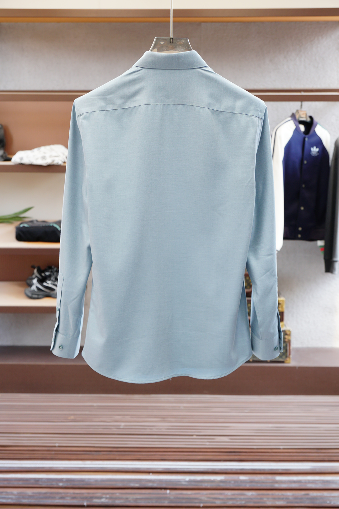 Hermes爱马仕-2025 Fw秋冬新款系列🍂#H圆形绣花标志三色长袖衬衣每年都会出这种经典款的单品，