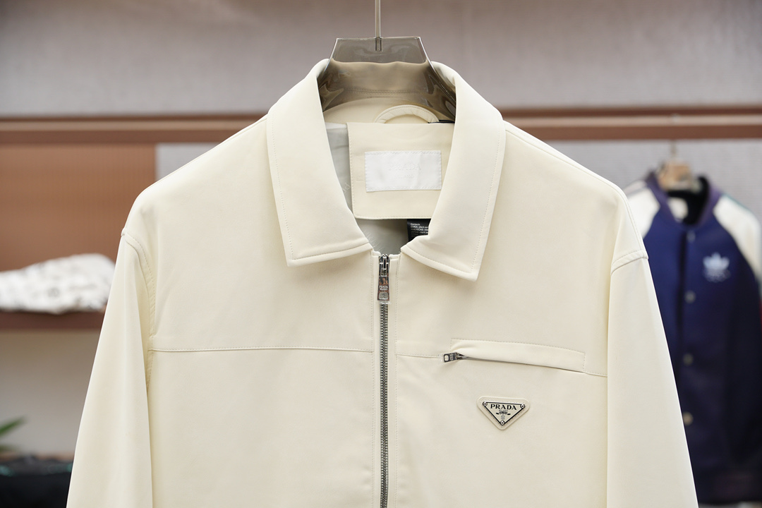 
Prada 普拉达-FWPra-匠心织梦✨源自意大利系列，以匠心独运，经典三角标为您打造不凡的衣橱新宠