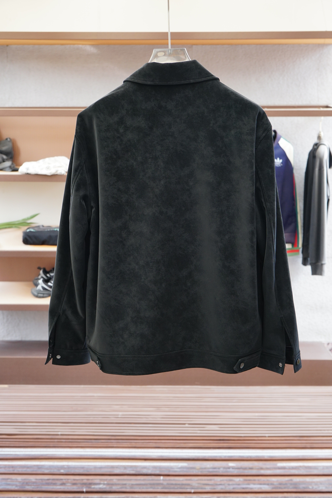 
Prada 普拉达-FWPra-匠心织梦✨源自意大利系列，以匠心独运，经典三角标为您打造不凡的衣橱新宠