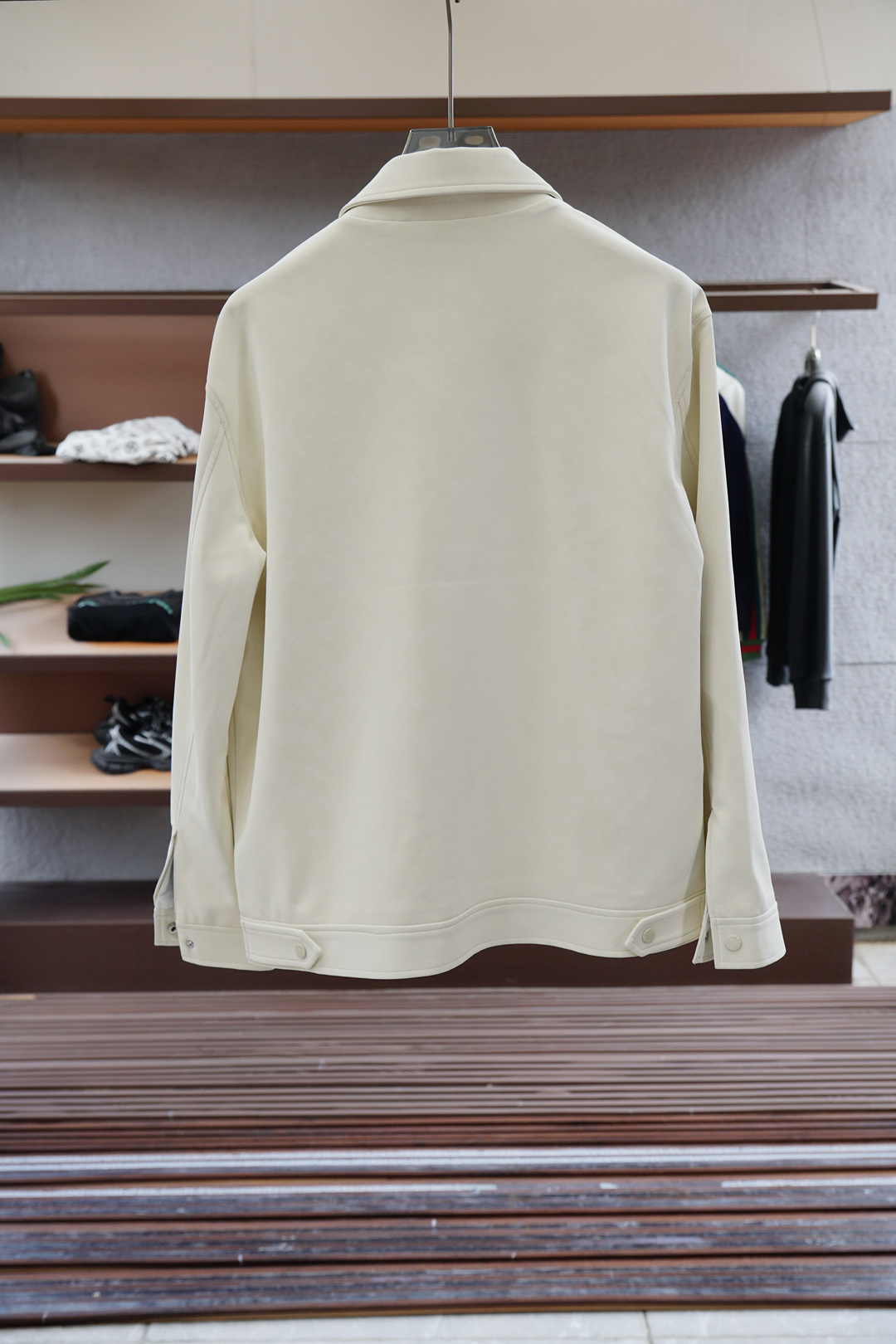 
Prada 普拉达-FWPra-匠心织梦✨源自意大利系列，以匠心独运，经典三角标为您打造不凡的衣橱新宠