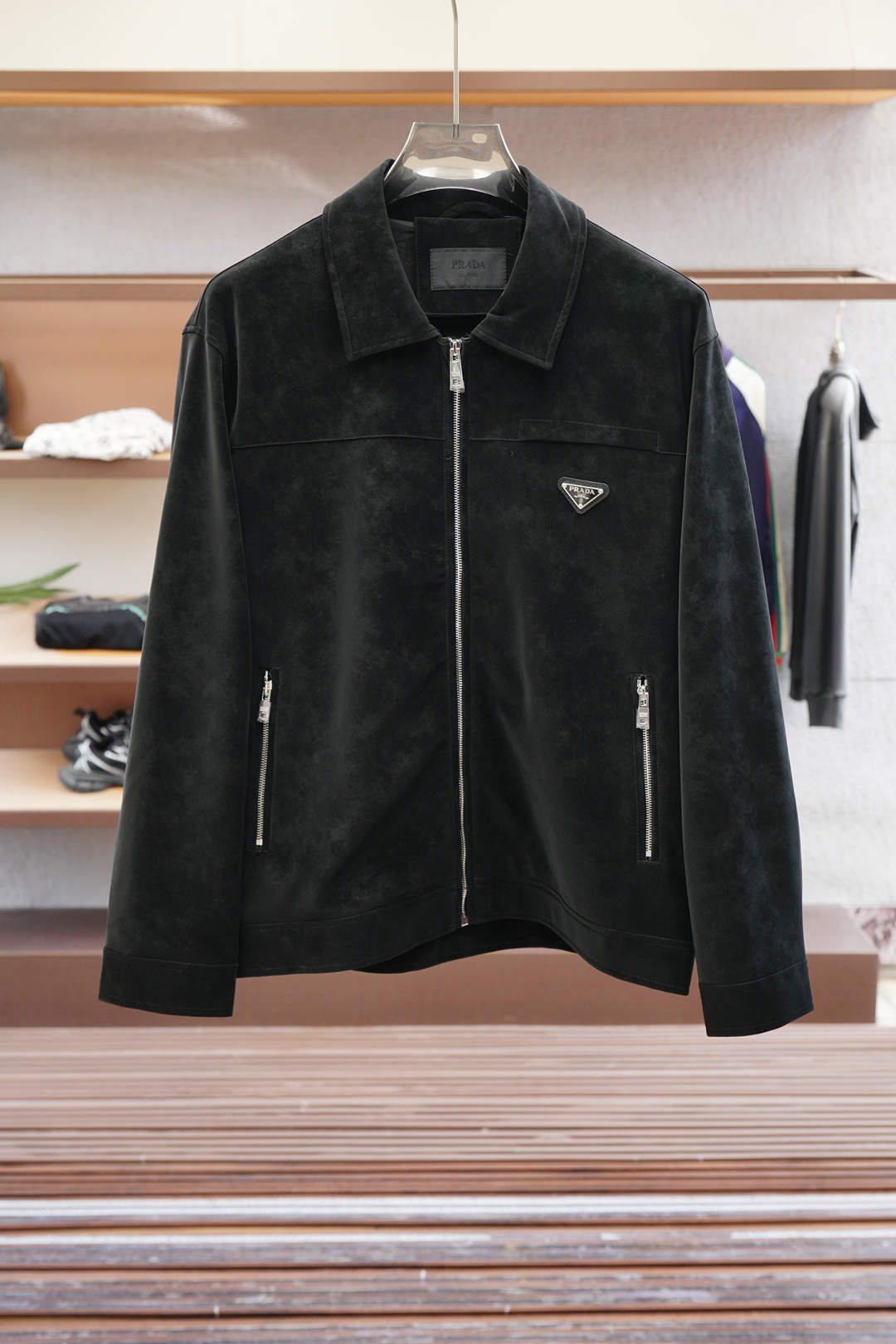 
Prada 普拉达-FWPra-匠心织梦✨源自意大利系列，以匠心独运，经典三角标为您打造不凡的衣橱新宠