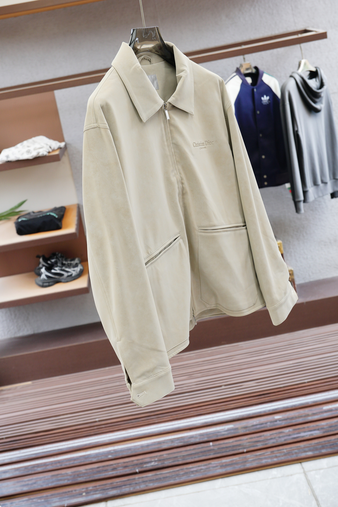 
Dior 迪奥/Dr.25FW新款CD字母压纹图案麂皮绒夹克，男士高端都市风尚翻领外套。私密性质的渠道