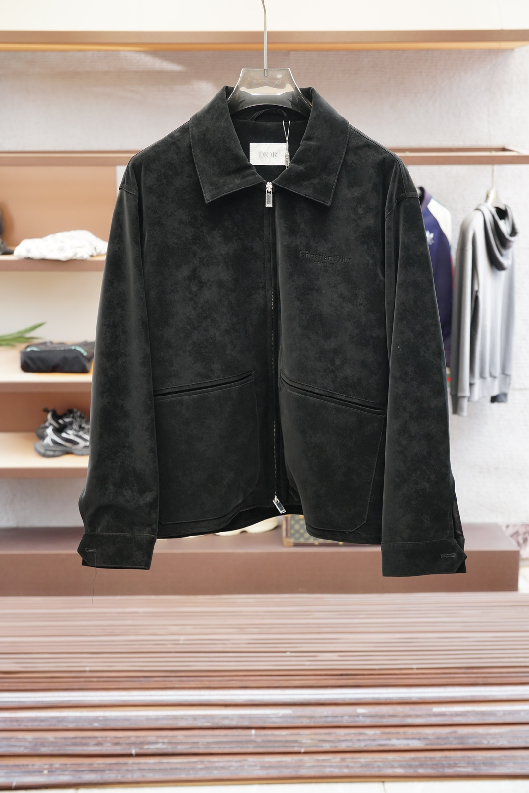 
Dior 迪奥/Dr.25FW新款CD字母压纹图案麂皮绒夹克，男士高端都市风尚翻领外套。私密性质的渠道