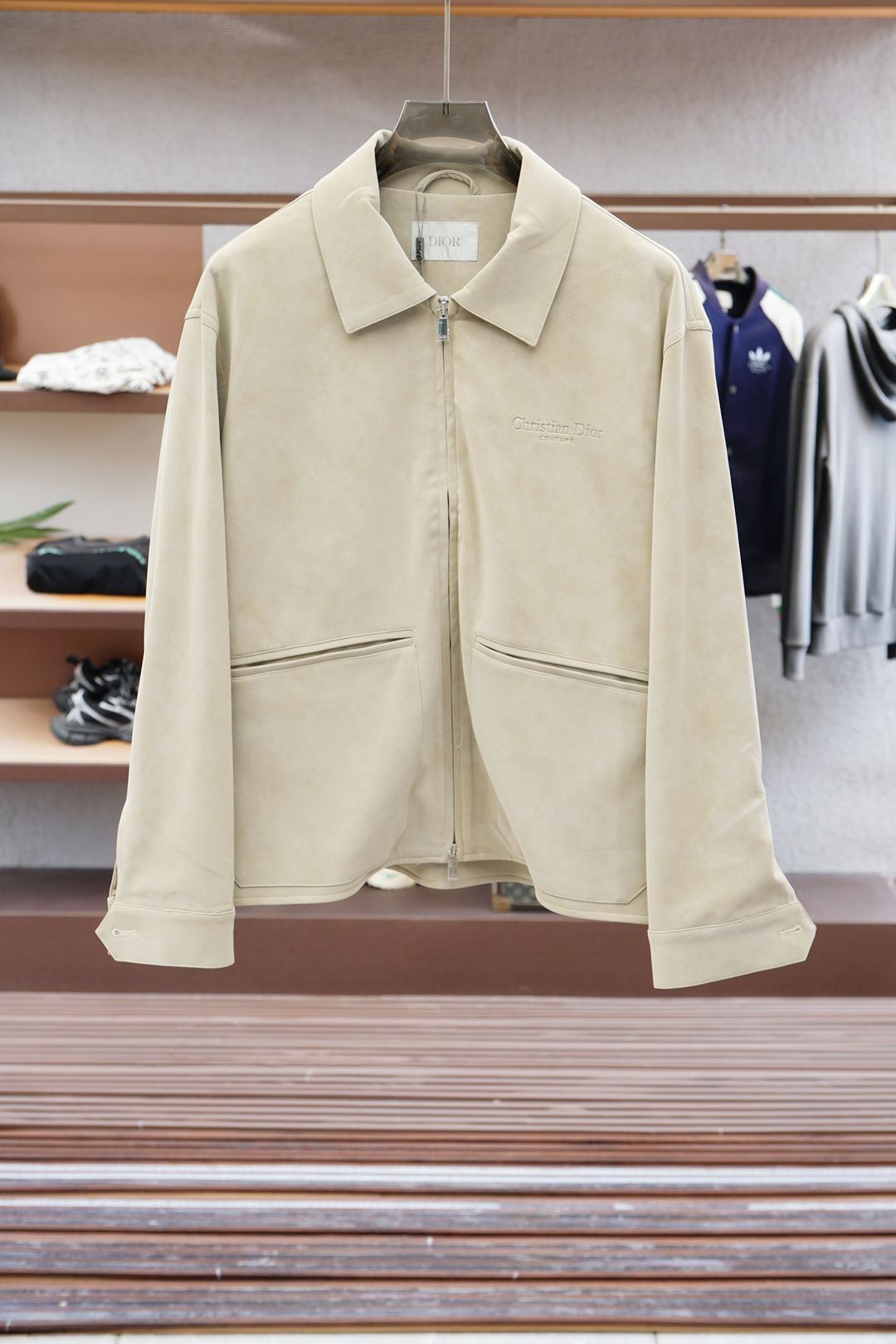 
Dior 迪奥/Dr.25FW新款CD字母压纹图案麂皮绒夹克，男士高端都市风尚翻领外套。私密性质的渠道