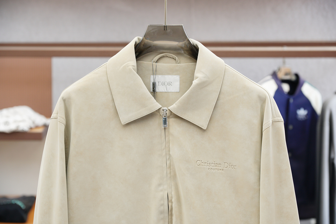 
Dior 迪奥/Dr.25FW新款CD字母压纹图案麂皮绒夹克，男士高端都市风尚翻领外套。私密性质的渠道