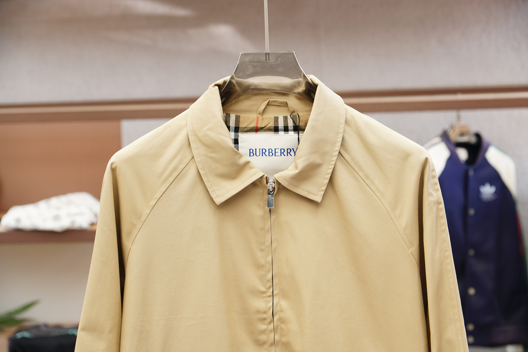 BBR 巴宝莉
Bur （高版本领口最新大标）（对版版本）2025FW早秋新款发布❤️巴宝莉翻领夹克外套