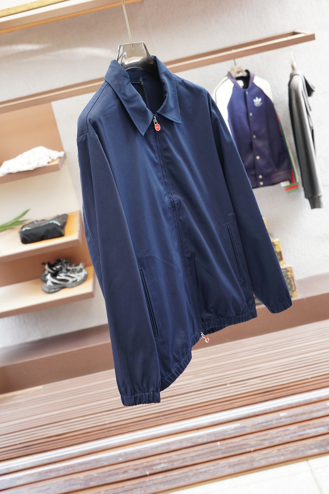 
Kiton/经典与创新的碰撞，Kiton翻领夹克外套Kiton夹克的独特设计和高品质，使穿着者在人群中