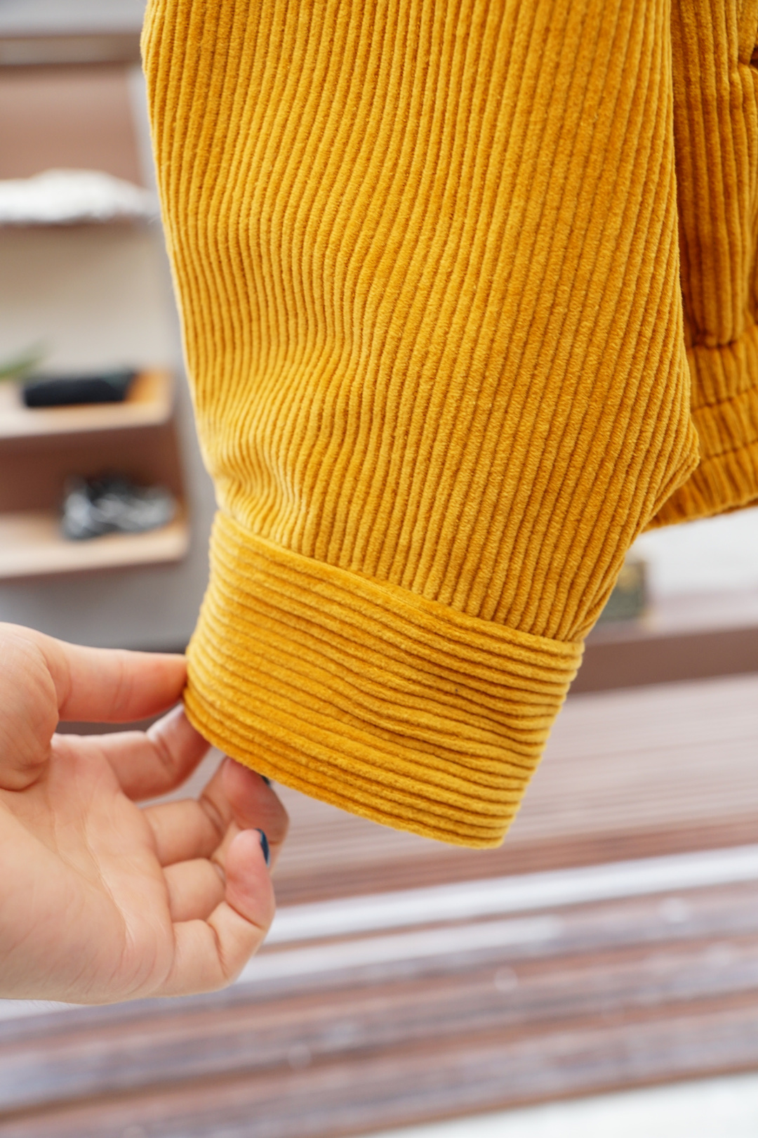 
Miumiu-FW2025男女同款Miu缪最美灯芯绒翻领夹克外套 logo字母贴布夹克外套 真的是太懂