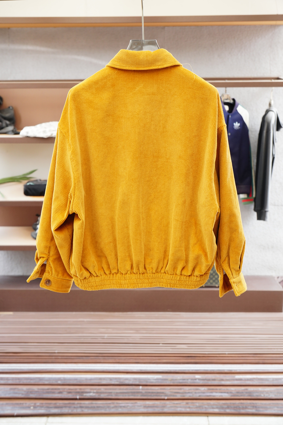 
Miumiu-FW2025男女同款Miu缪最美灯芯绒翻领夹克外套 logo字母贴布夹克外套 真的是太懂