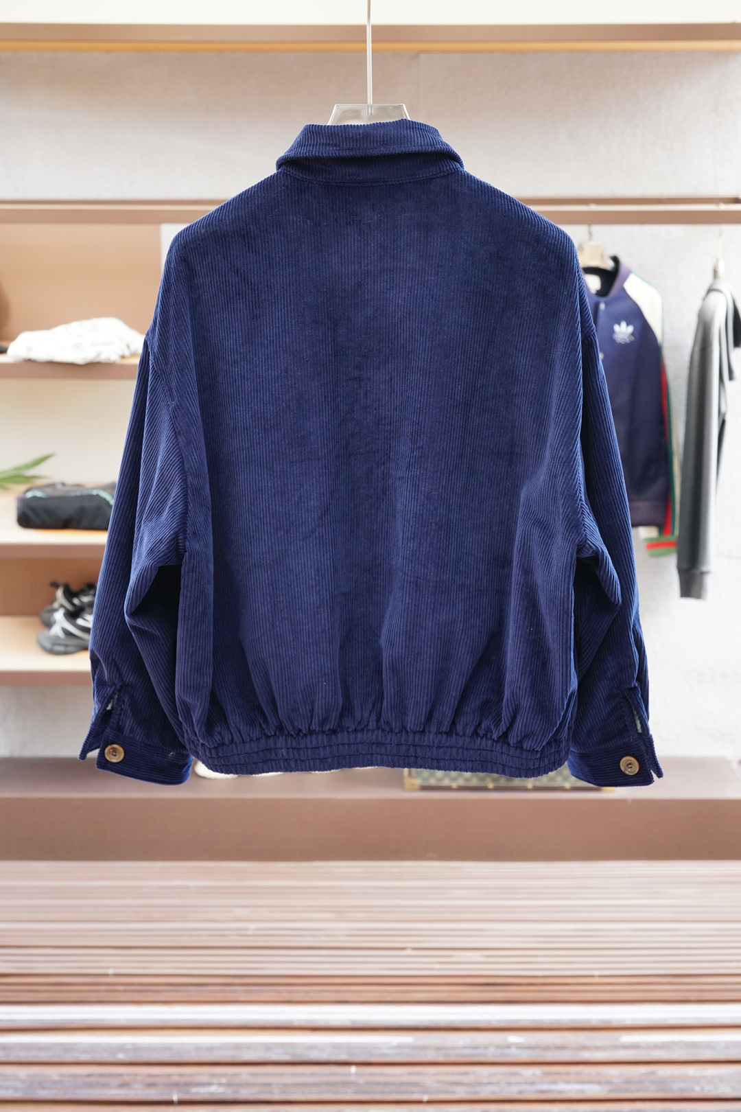 
Miumiu-FW2025男女同款Miu缪最美灯芯绒翻领夹克外套 logo字母贴布夹克外套 真的是太懂