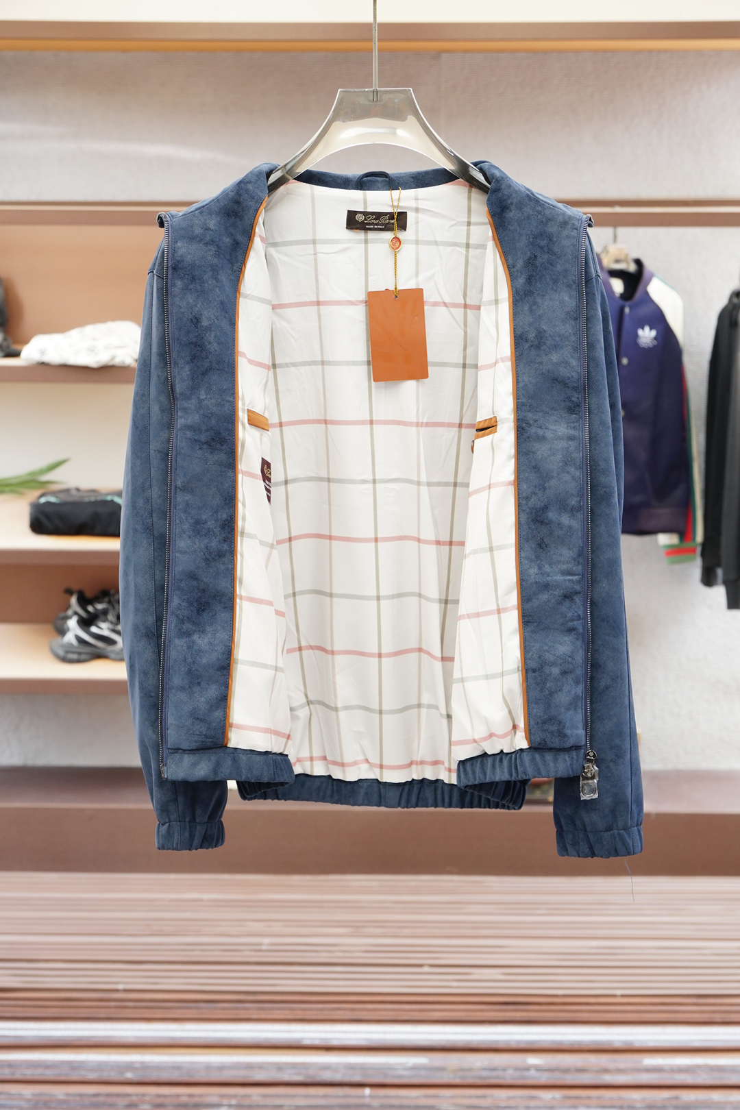 
lP🆕 老钱风 经典男士商务休闲小站领夹克外套.颇具意大利典型风格的时装，贸易公司渠道臻品 在面料选取