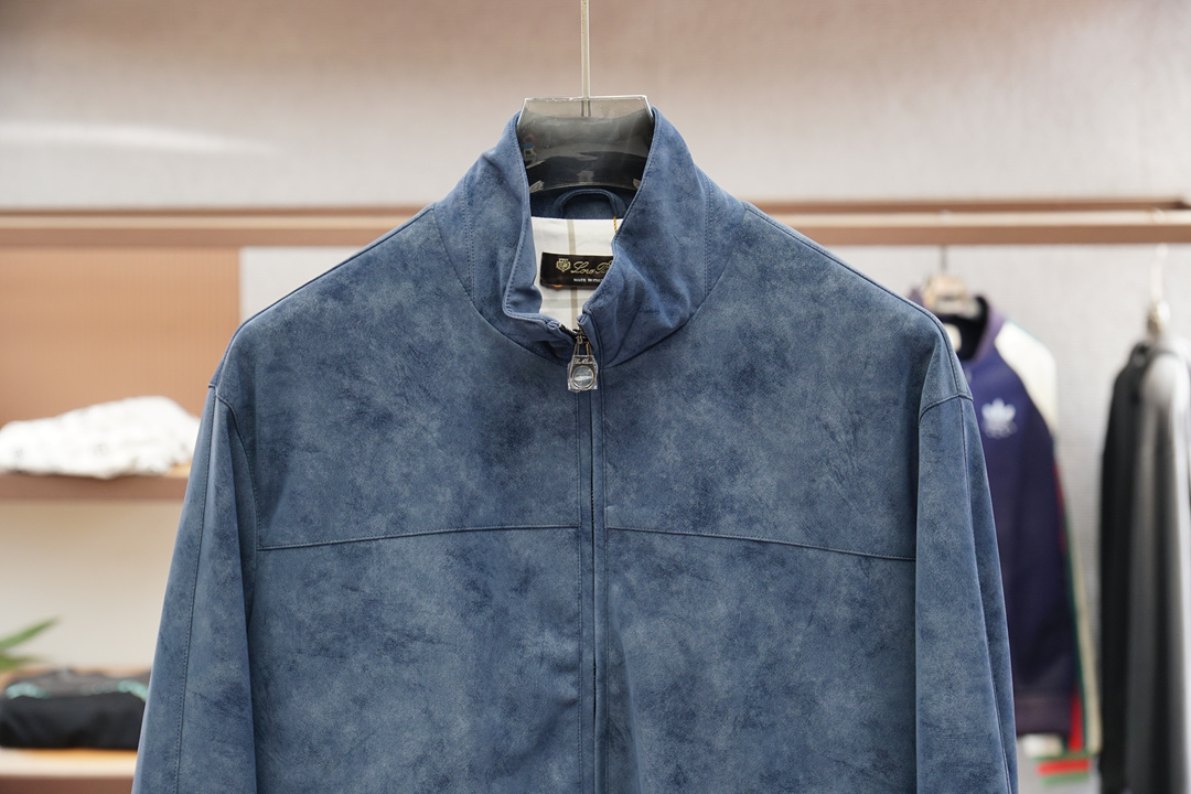 
lP🆕 老钱风 经典男士商务休闲小站领夹克外套.颇具意大利典型风格的时装，贸易公司渠道臻品 在面料选取