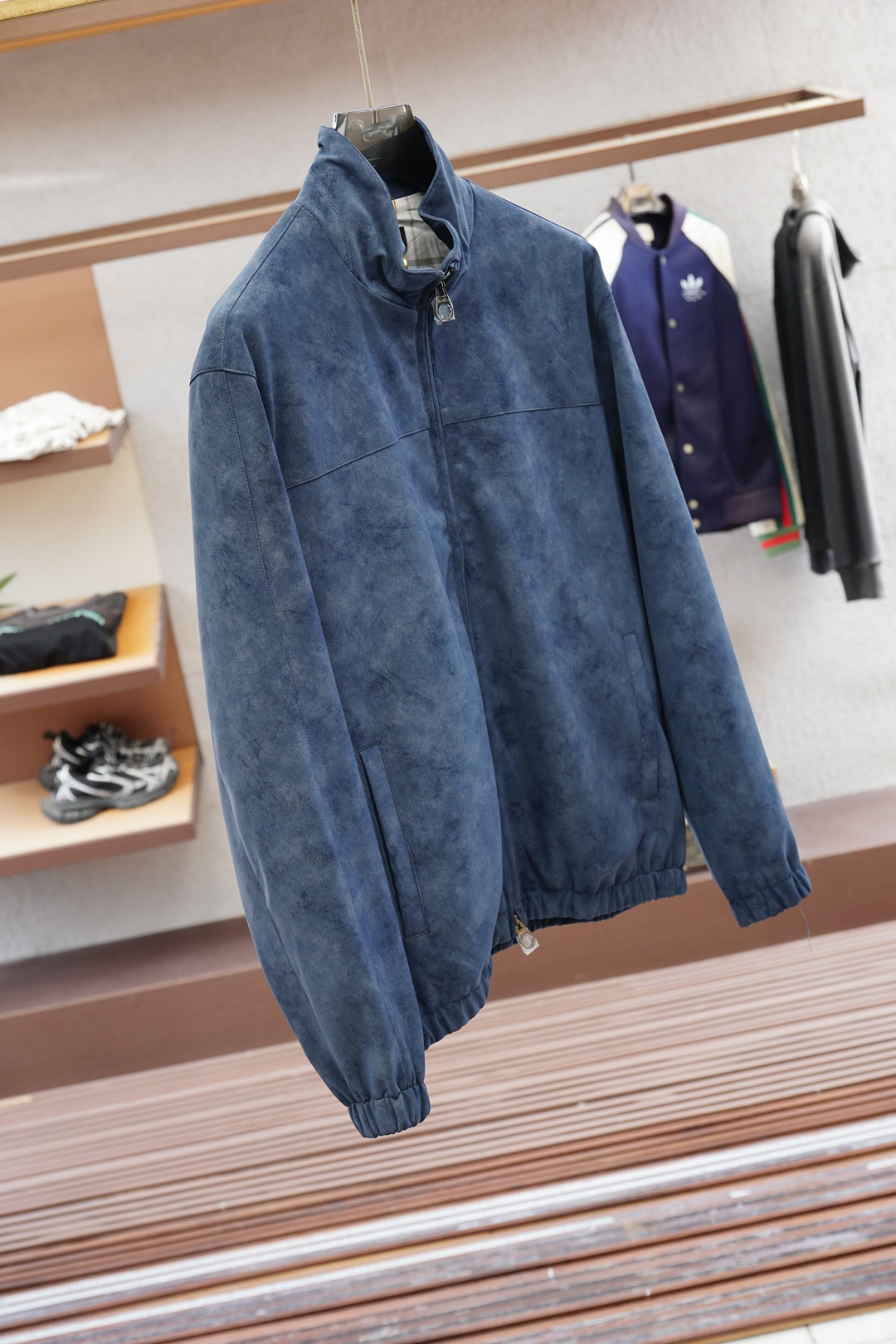 
lP🆕 老钱风 经典男士商务休闲小站领夹克外套.颇具意大利典型风格的时装，贸易公司渠道臻品 在面料选取