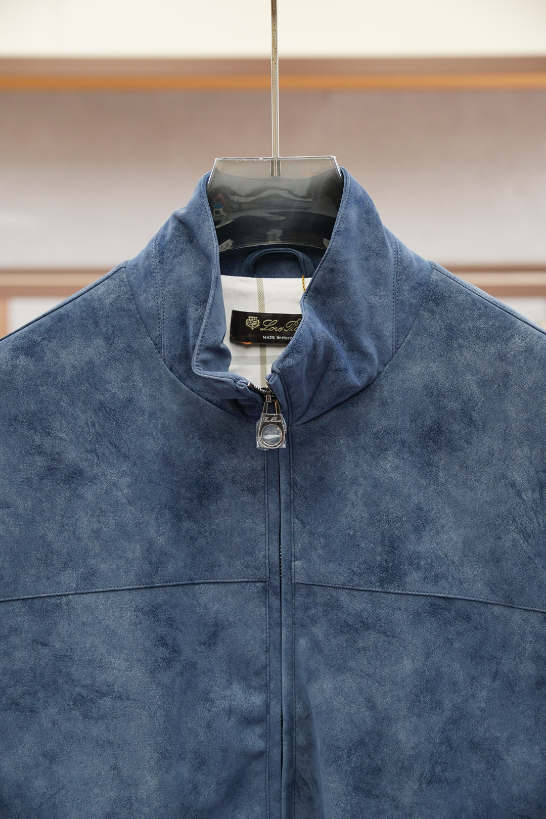 
lP🆕 老钱风 经典男士商务休闲小站领夹克外套.颇具意大利典型风格的时装，贸易公司渠道臻品 在面料选取