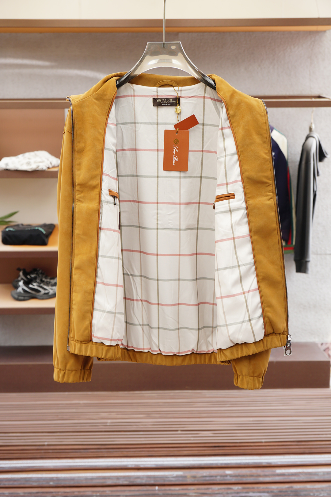 
lP🆕 老钱风 经典男士商务休闲小站领夹克外套.颇具意大利典型风格的时装，贸易公司渠道臻品 在面料选取