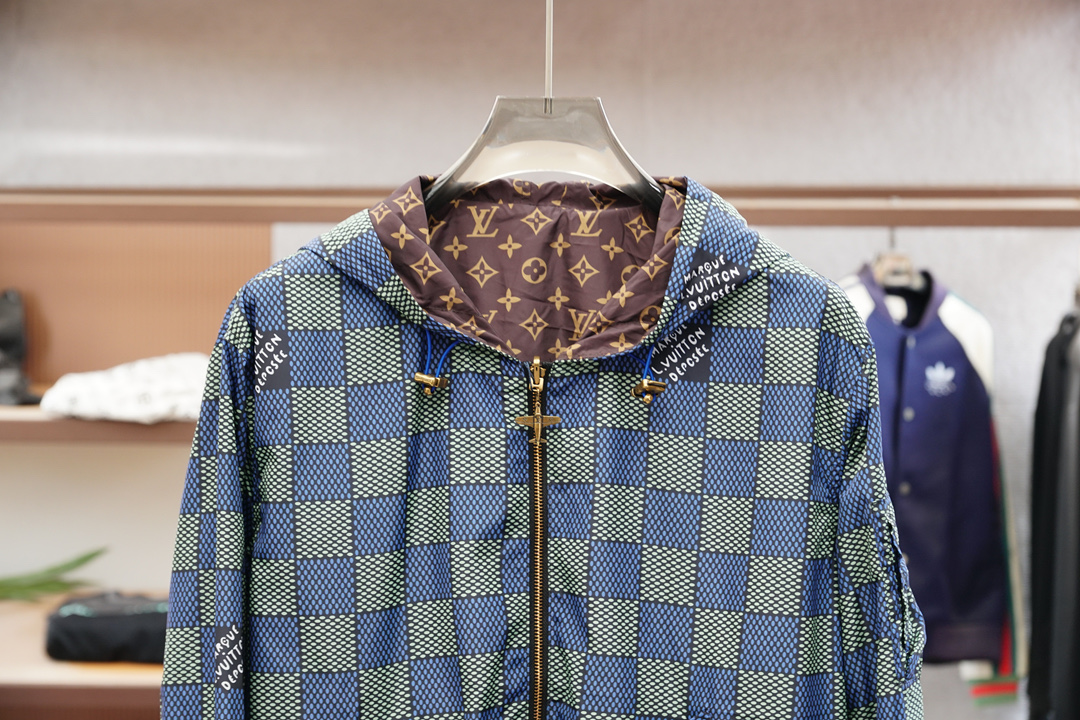 
LV/双面风衣夹克）L家族男士时装款轻便双面提花夹克外套，香港洋行渠道货，高端品鉴级产物，官柜主推展示