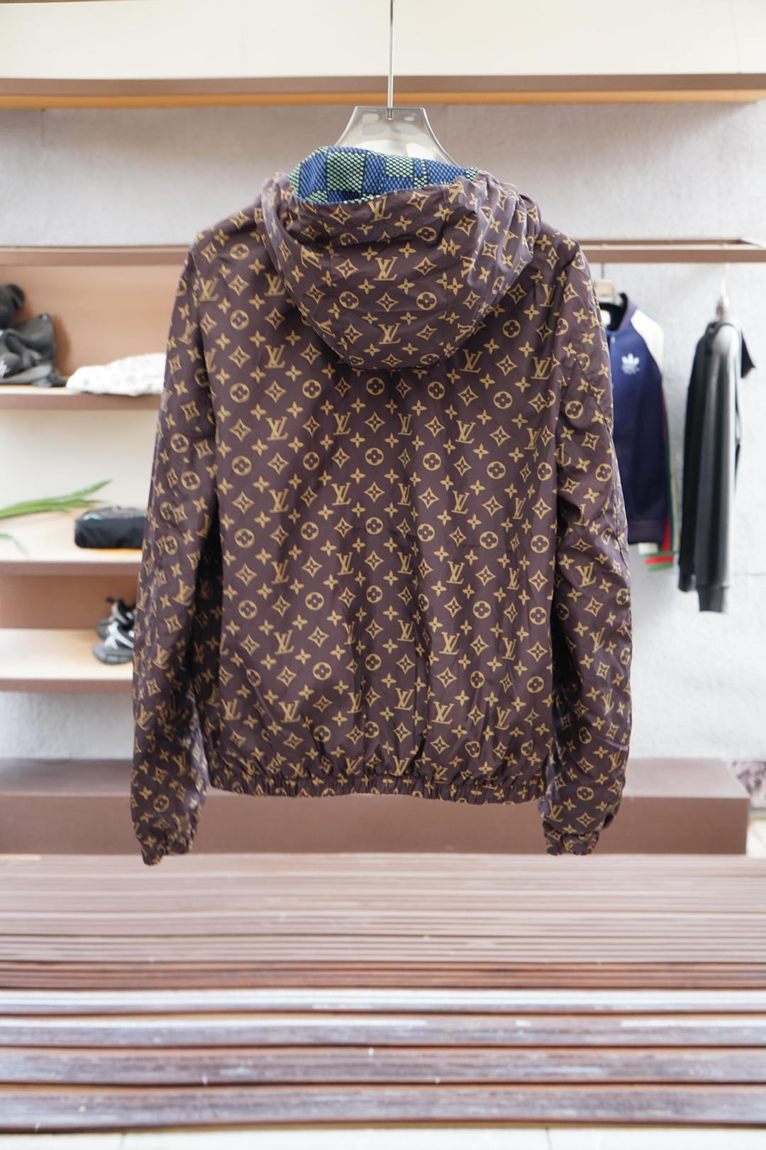 
LV/双面风衣夹克）L家族男士时装款轻便双面提花夹克外套，香港洋行渠道货，高端品鉴级产物，官柜主推展示