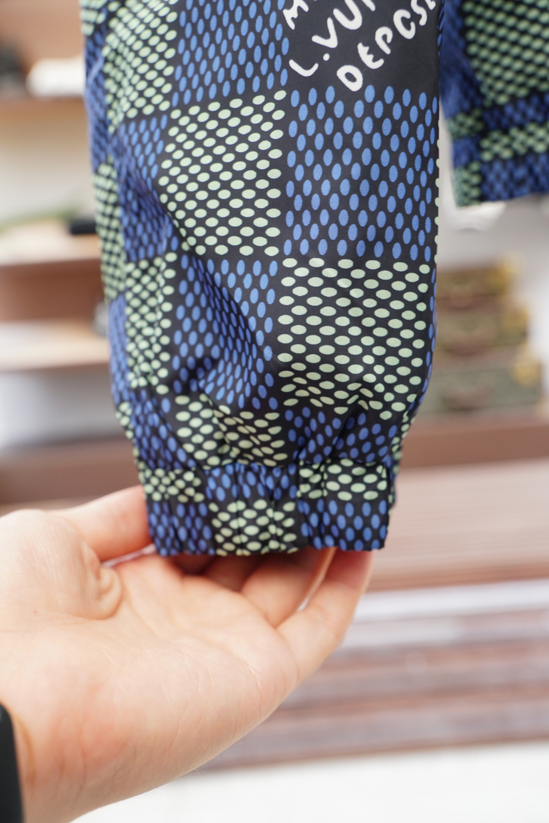 
LV/双面风衣夹克）L家族男士时装款轻便双面提花夹克外套，香港洋行渠道货，高端品鉴级产物，官柜主推展示