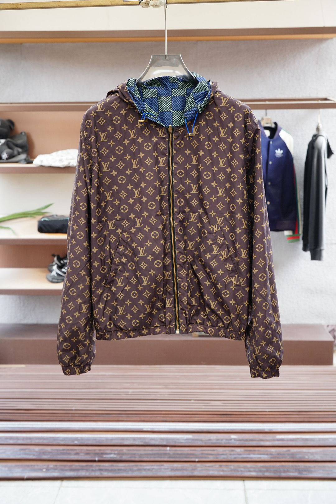 
LV/双面风衣夹克）L家族男士时装款轻便双面提花夹克外套，香港洋行渠道货，高端品鉴级产物，官柜主推展示