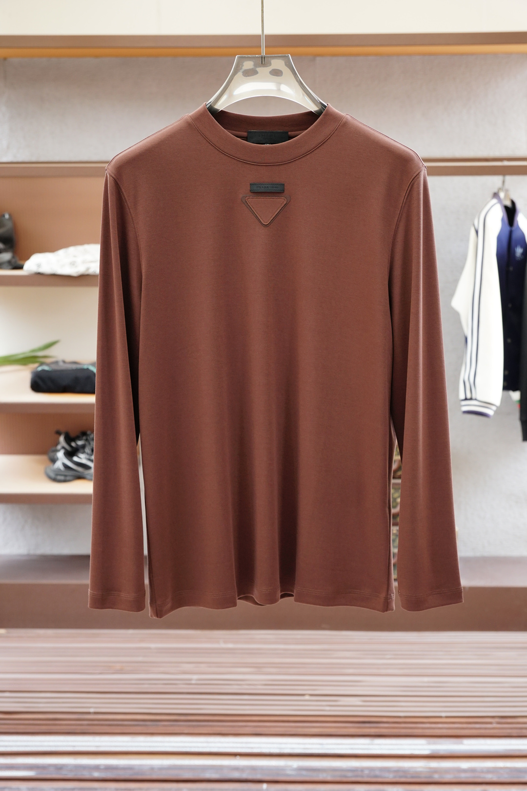 Prada普拉达-高级成衣 2025秋冬打底系列！熟男 轻熟男 最爱款式 最经典净色通勤百搭帅气的圆领短