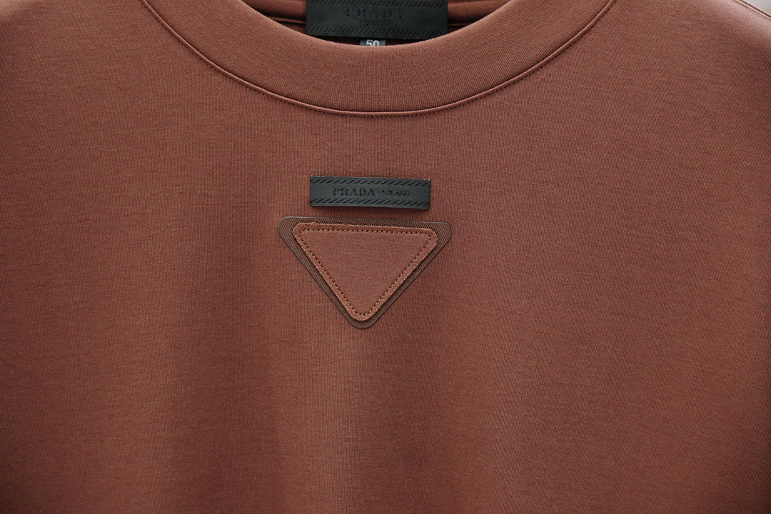 Prada普拉达-高级成衣 2025秋冬打底系列！熟男 轻熟男 最爱款式 最经典净色通勤百搭帅气的圆领短